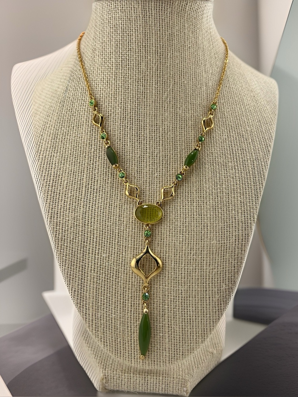 𝓨~𝓢𝓱𝓪𝓹𝓮𝓭 Drop Necklace Marquise & Oval Faux Gems